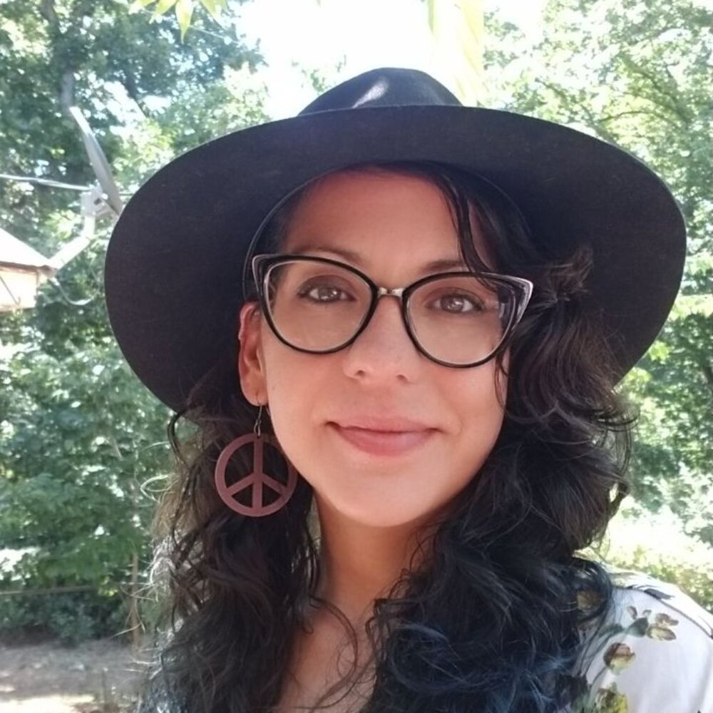 Meet your Posher, Adrienne